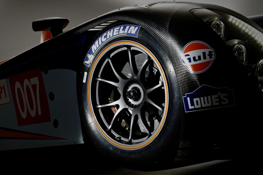 Детали экстерьера Aston Martin AMR-One LMP1 2011 года  (фото 10 из 19)